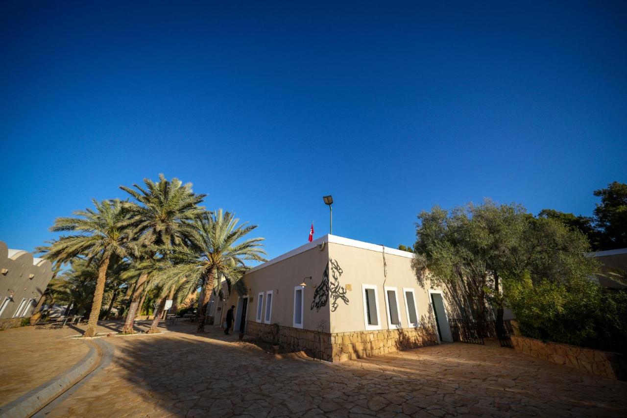 Hotel Pansy Qasr Ghilan Extérieur photo
