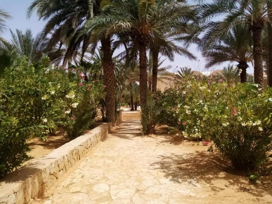 Hotel Pansy Qasr Ghilan Extérieur photo