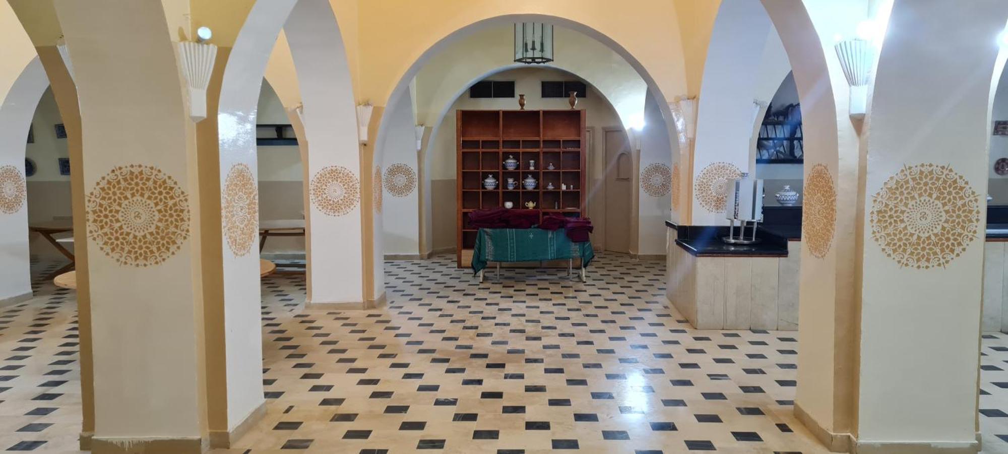 Hotel Pansy Qasr Ghilan Extérieur photo